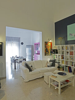 Salone b&b La Casa di Paola Trapani centro La Casa di Paola Salone interno + libreria