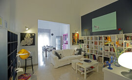 Salone b&b La Casa di Paola Trapani centro La Casa di Paola Salone interno + libreria