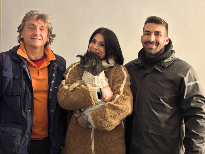 Ricongiungimento con un cane ritrovato dopo un intervento di ricerca animali smarriti di Animal Support Service