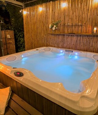 Jacuzzi by night Jacuzzi by night