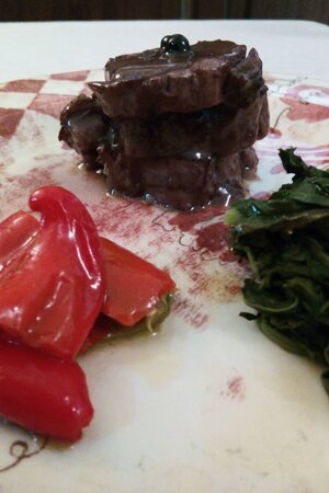 tagliata al montepulciano con bacche di ginepro