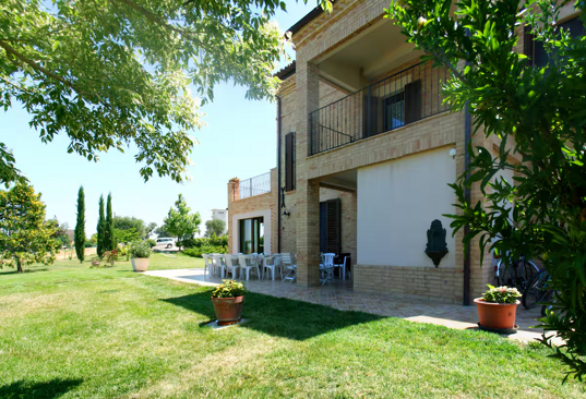 patio-tavoli-esterni-01 patio-tavoli-esterni-01