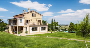 daa-cortile-piscina-e-casa-01