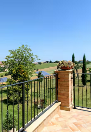 ozz-balcone-arredato-vista-collina-02