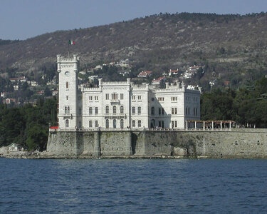750px-schloss_miramare