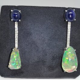 750 white gold earrings sapphires diamonds opals Earrings in white gold, cabochon sapphires, Ethiopian opals and brilliant cut diamonds