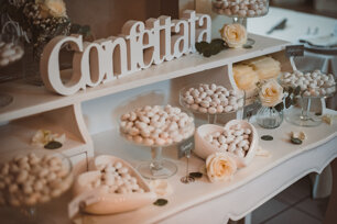 confettata matrimonio elegante tavolo confetti matrimonio