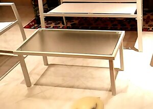 Noleggio tavolo basso con base in vetro ghiacciato