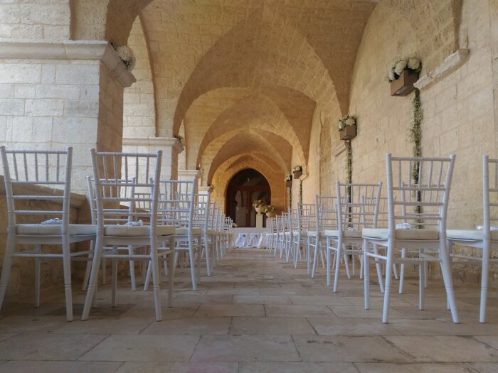 1sedie chiavari a trani.jpeg