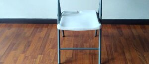 Sedia con struttura in ferro e polipropilene