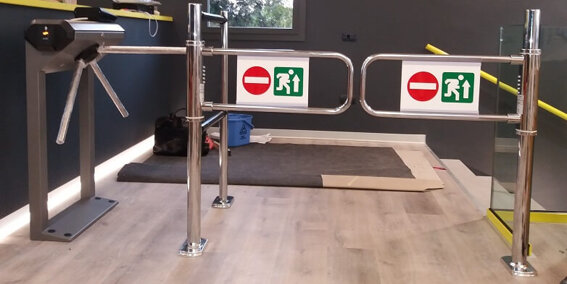 Monitora l'ingresso alle aree del Centro