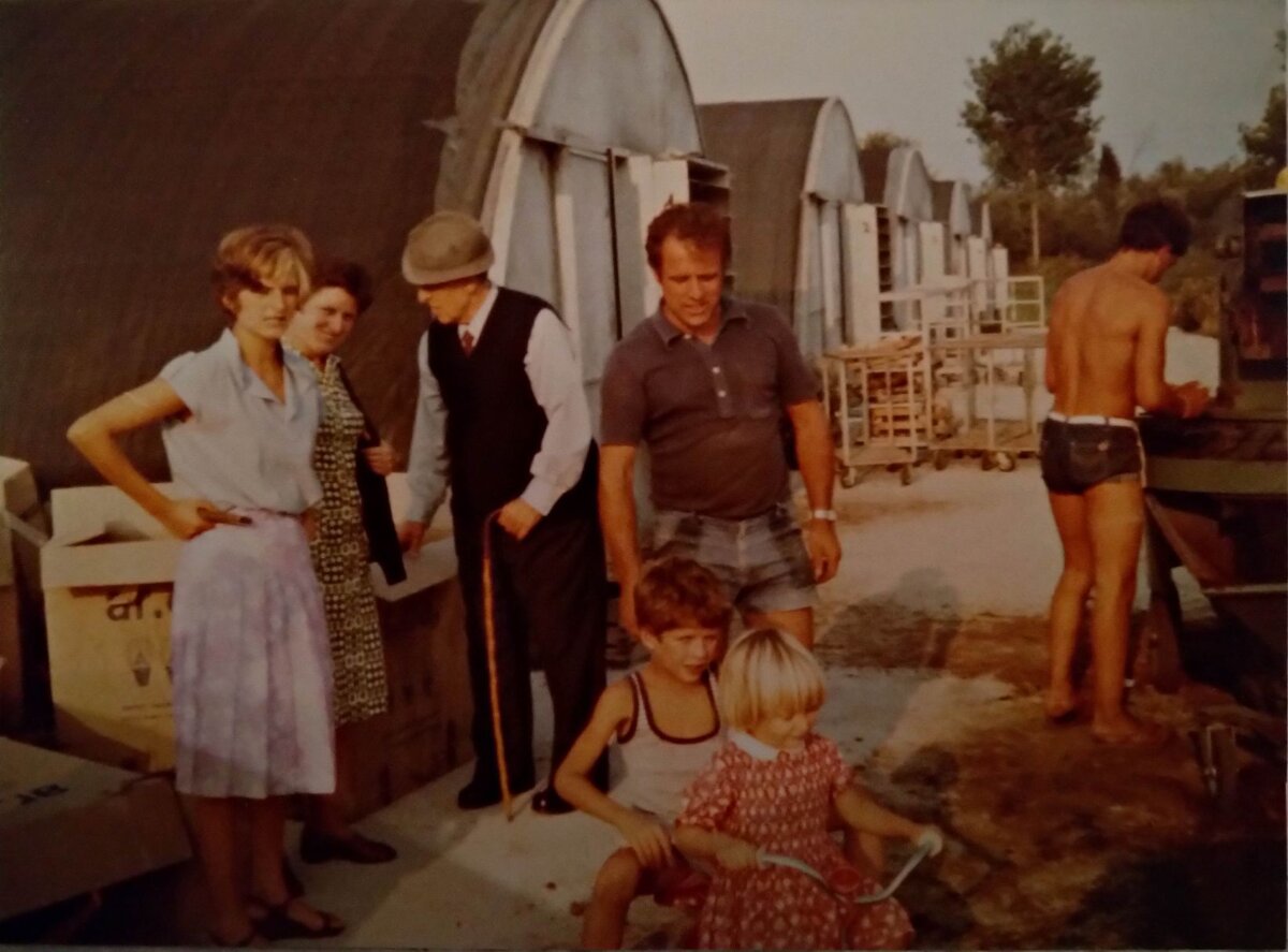 242a387f-b157-4835-98d6-652f445eea9a