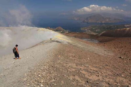 trekking-isola-vulcano-