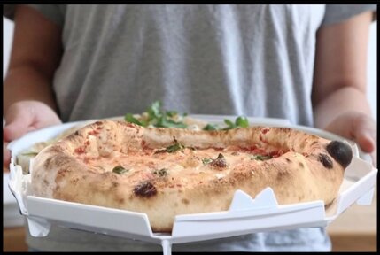 pizza in piatto.jpeg