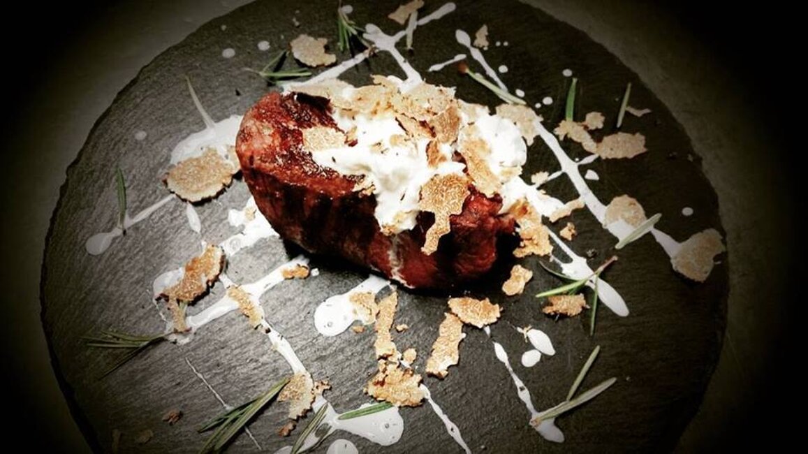 con burrata e tartufo nero