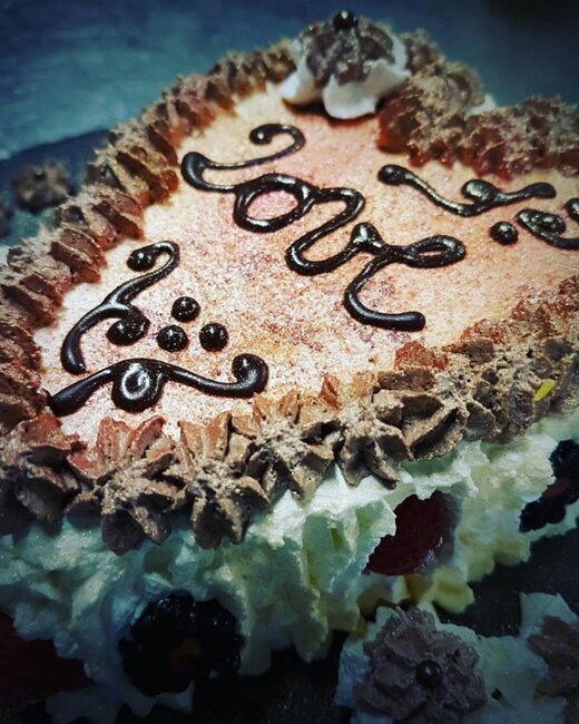 Torta chantilly ai frutti di bosco 