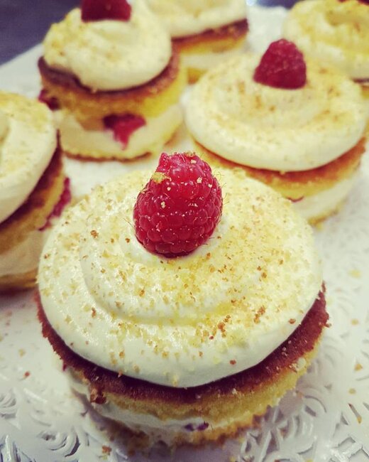 Tortino alla crema di maracuja e lamponi