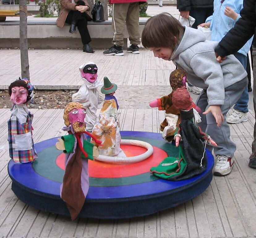 giostrina con bimbo.jpeg