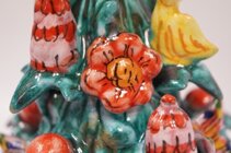 Dettaglio rosso albero di Natale in ceramica realizzato a mano 4�