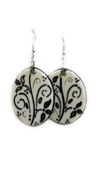 Orecchini in ceramica bianco e nero