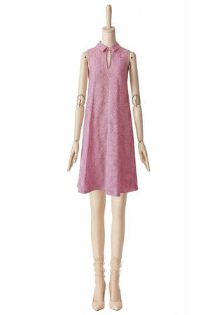 abito-a-trapezio-riga-seersucker-in-sbieco-e-colletto-con-fiocco-sul-dietro