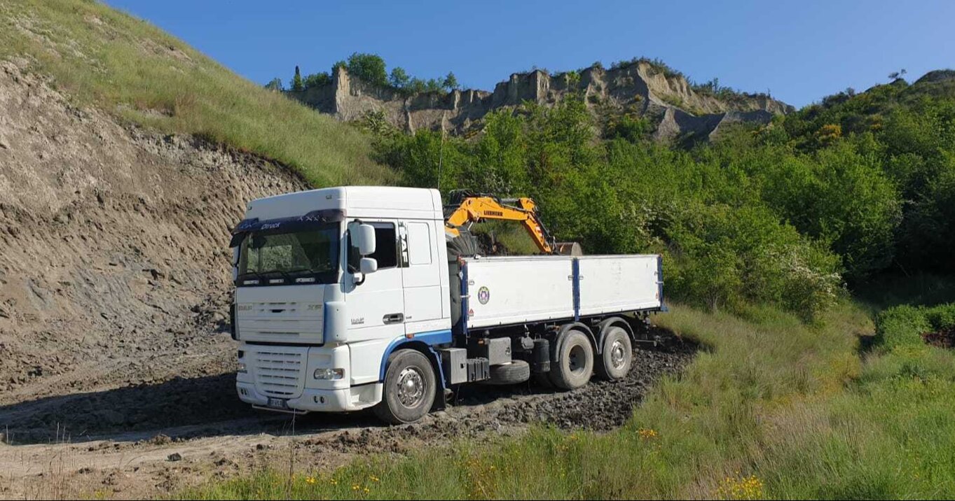 77b431ad-814b-4839-aec3-3f9e55ca5c49