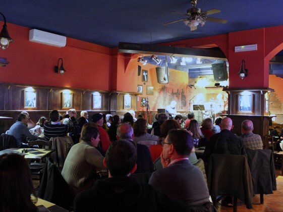 fb2682a8-11b2-435a-9963-aa0535145305 fb2682a8-11b2-435a-9963-aa0535145305