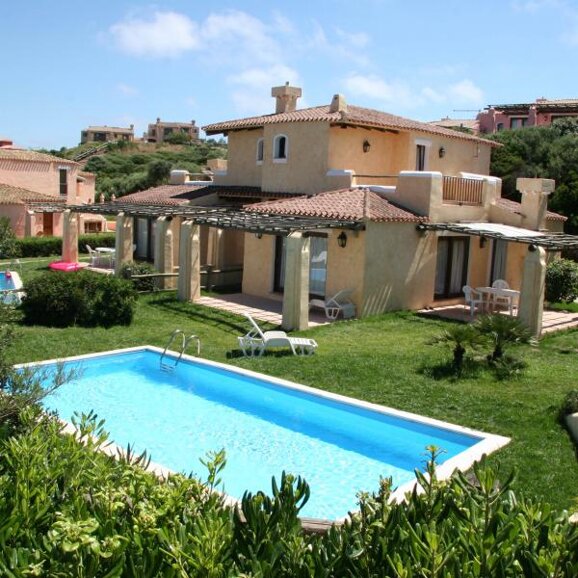 esterno_con_piscina_v6-v8_6_0.jpeg esterno_con_piscina_v6-v8_6_0.jpeg