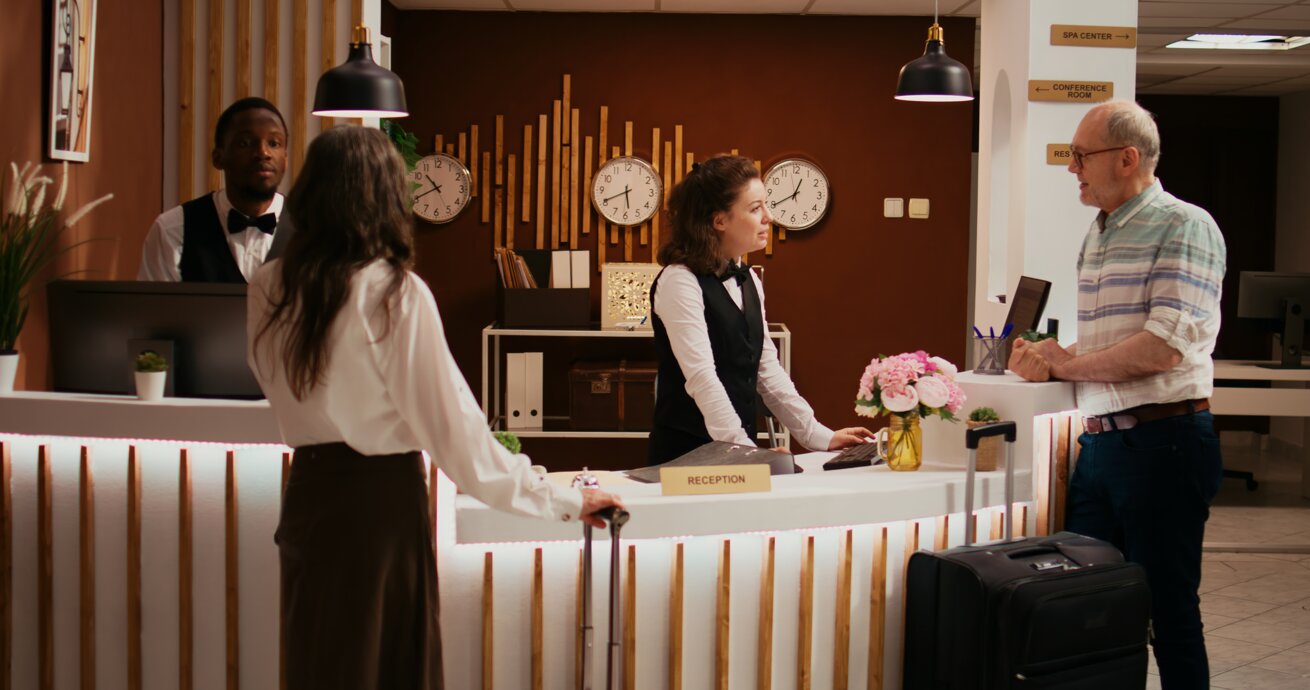 elderly-people-arriving-hotel-lobby.jpeg elderly-people-arriving-hotel-lobby.jpeg