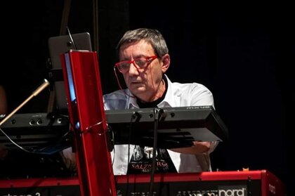 1dc5e323-3ee3-4992-8809-8e3579a736bf 1dc5e323-3ee3-4992-8809-8e3579a736bf