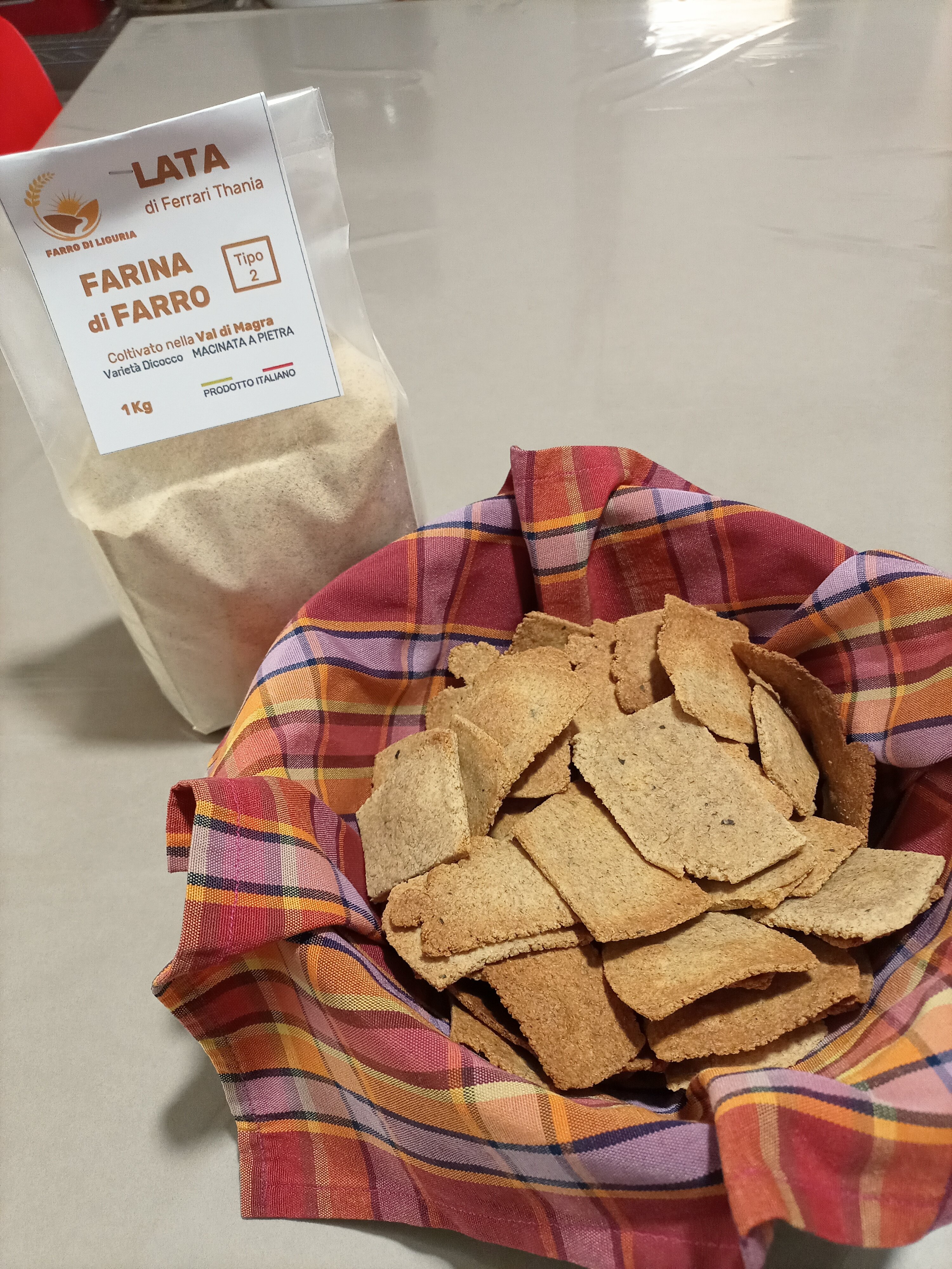 Crakers con farina di farro Crakers con farina di farro