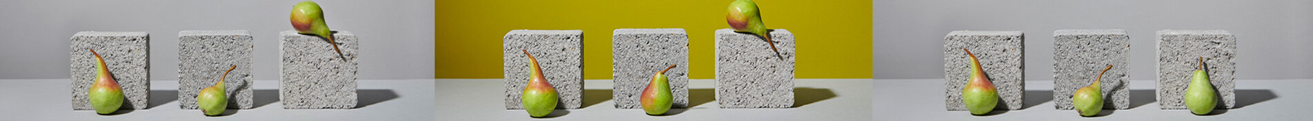 Still life con pere su fondo verde chiaro