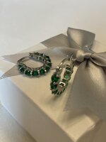 orecchini-a-cerchietti-pietre-verdi