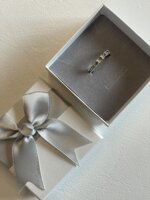 anello-veretta-moissanite-verde