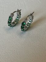 orecchini-a-cerchietti-pietre-verdi