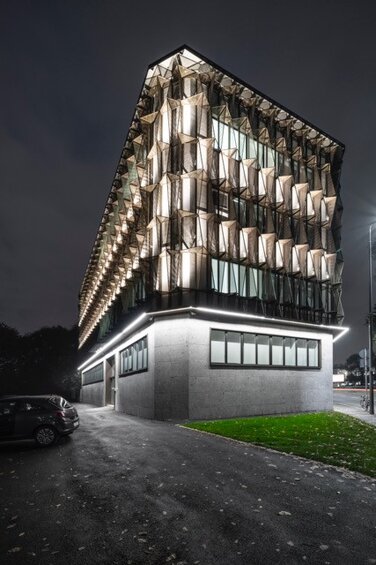 f46b133f-833b-47c9-b077-6de3ad46ab34