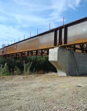 Realizzazione della struttura del Ponte in acciaio calcestruzzo sul Fiume Elsa