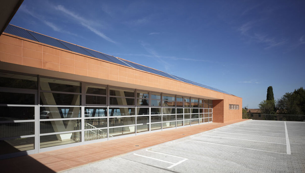 Vista dalla Piazza Frontale della Palestra 