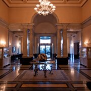 Illuminazione Ingresso Hotel Palazzo realizzato da Stil Impianti elettrici a Livorno