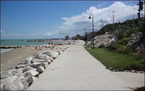 pedaso_2_passeggiata_spiaggia_ridotta