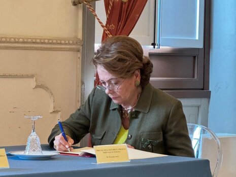 9f8a0ed5-783e-425d-b359-305c05343328