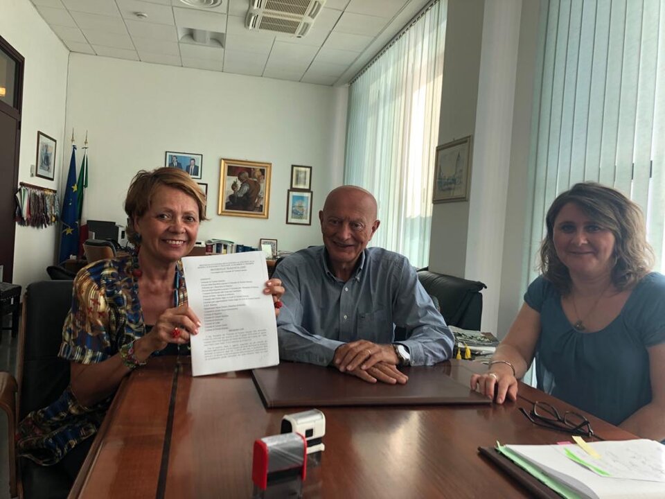 bad43049-e552-4a09-8c9e-8a6ba7598f57