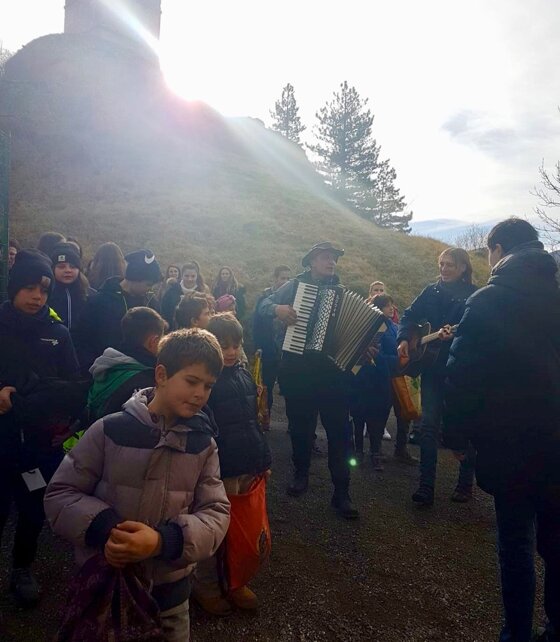 c2f15960-35c1-40a4-8b48-9a24a7f8e253