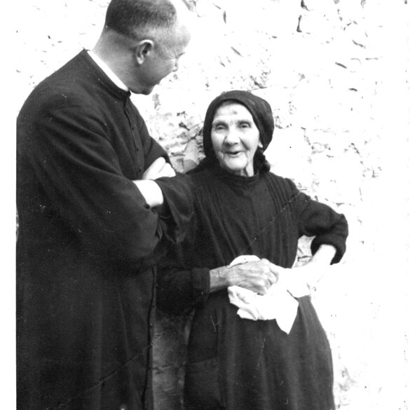 1946 Zio prete e Nonna di Luciano C.