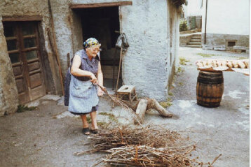 96b7ba61-5b8e-4fa4-8be8-54d49b288e21