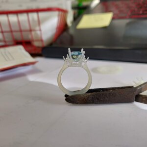 gioielleria%20fugazzi%20bocciarelli.%20realizzazione%20di%20un%20anello%20in%20oro%20bianco,%20diamanti%20e%20acquamarina.jpeg