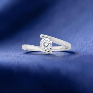 Gioielleria Fugazzi Bocciarelli. Anello solitario oro bianco e diamanti