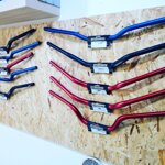 manubrio-accossato-a-sezione-variabile-diametro-285-mm-in-alluminio-con-paracolpi