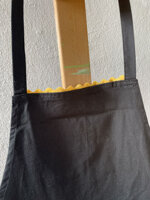 grembiule-nero-con-mucca