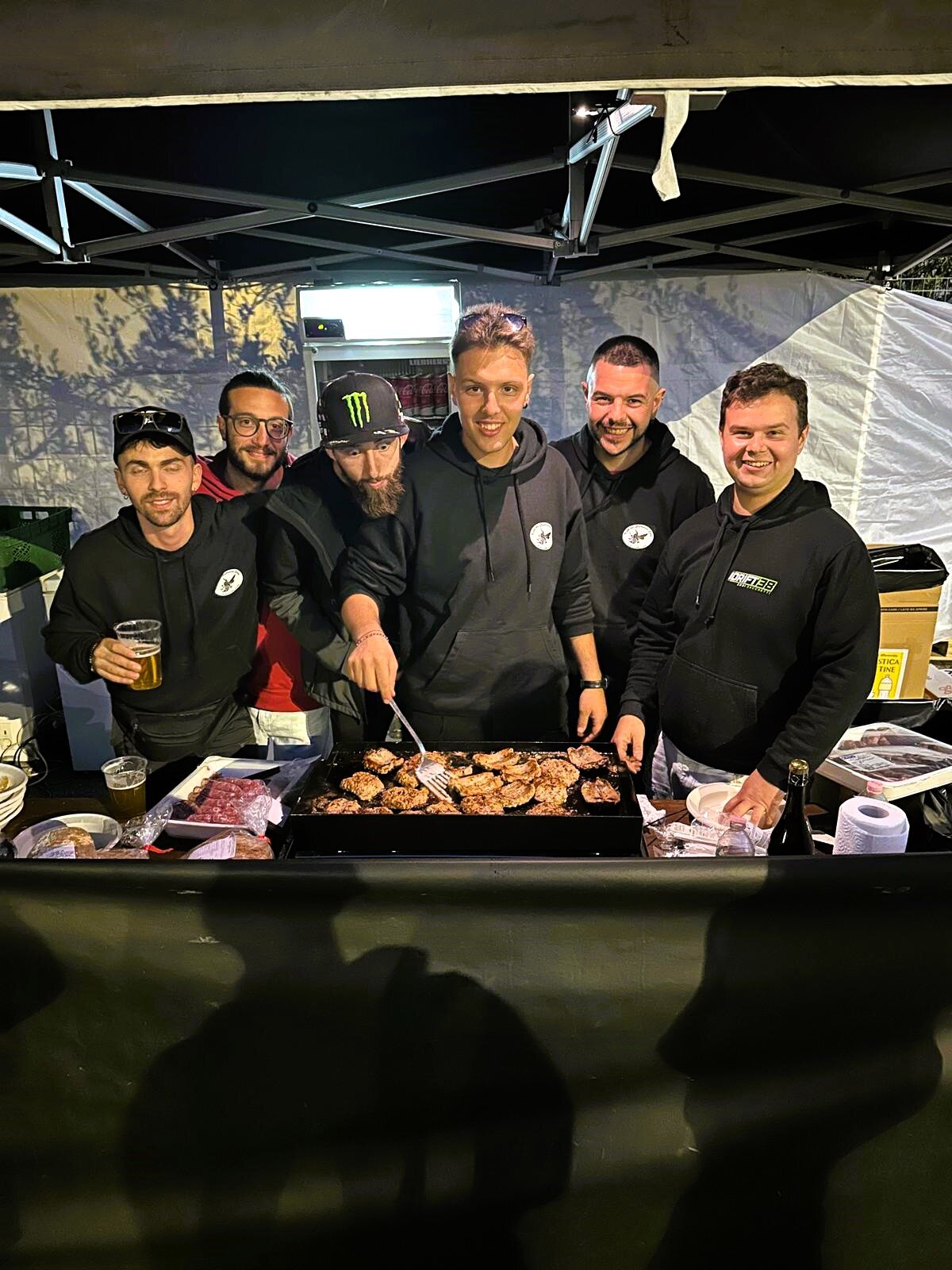 Non siamo noi a dirlo: ma le foto dei nostri clienti! In queste foto c&rsquo;&egrave; tutto: passione, fumo, famiglia, amicizia e un pizzico di orgoglio romagnolo! I veri protagonisti siete voi!